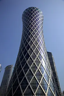 Doha Cityscape Photography Drucke: The Tornado Tower, also QIPCO Tower