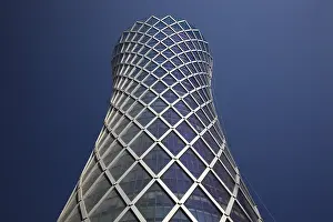 Arabian Peninsula Cities Drucke: The Tornado Tower, also QIPCO Tower