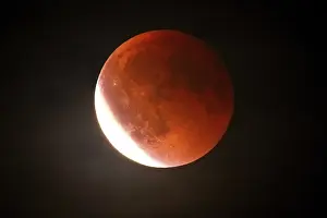 Lunar Eclipse In Europe Drucke: After a total lunar eclipse