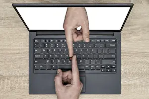 Symbolic Computer Image Drucke: Touching fingers above computer keyboard