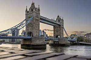 Northern Europe Bascule Bridge Drucke: Tower Bridge in the evening light