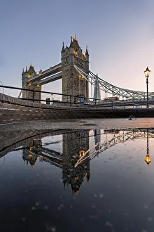 Northern European Culture Drucke: Tower Bridge in the evening light
