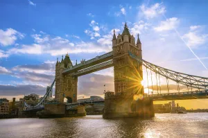Tower Bridge Sunset Drucke: Tower Bridge over the Thames at sunset