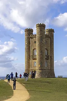 British Landmarks UK Drucke: Tower, Broadway Tower, people, clouds