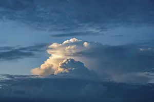 Cumulonimbus Cloud Formation Drucke: Towering cumulonimbus cloud, thundercloud
