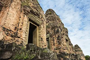 Ancient Khmer Architecture Drucke: Two towers Pre Rup temple, Angkor complex