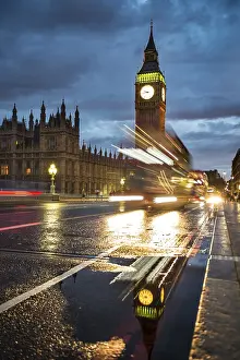 London Evening Scene Drucke: Traces of light, Double-decker bus in the evening