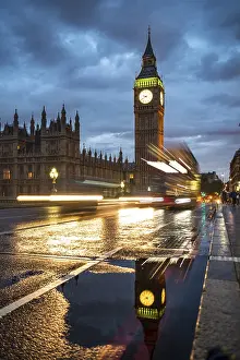 London Double Decker Bus Drucke: Traces of light, Double-decker bus in the evening