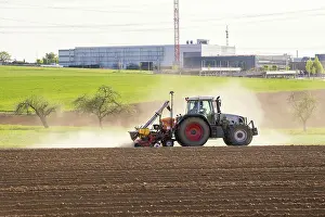 Farming Machine Europe Drucke: Tractor with seed drill in the field in spring