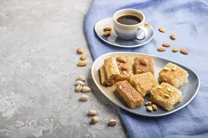 Arabian Coffee Culture Drucke: Traditional arabic sweets (basbus)