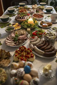 Traditional Easter Table Setting Drucke: Traditional Easter festive table setting with eggs