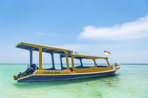 Lonely Island Getaway Drucke: Traditional old excursion boat