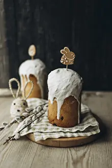 White Icing Desserts Drucke: Traditional Russian Easter kulich breads