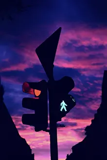 Traffic Light Drucke: Traffic light by night