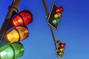 Deserted City Street Drucke: Traffic lights over urban intersection