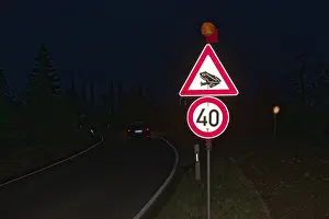 Courtship Display Behavior Drucke: Traffic sign Toad migration, Toad migration