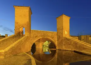 Travel Photography Evening Shot Drucke: Trepponti Bridge in the evening