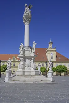Drucke von Säule der Dreifaltigkeit auf dem Hauptplatz von Tvrđa, Osijek, Gespanschaft Osijek-Baranja, Kroatien Säule der Dreifaltigkeit auf dem Hauptplatz von Tvr Osijek Drucke: Trinitätssäule auf dem Hauptplatz von Tvrđa.