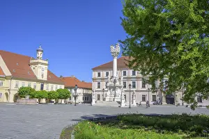 Drucke von Säule der Dreifaltigkeit auf dem Hauptplatz von Tvrđa, Osijek, Gespanschaft Osijek-Baranja, Kroatien Säule der Dreifaltigkeit auf dem Hauptplatz von Tvr Osijek Drucke: Trinitäts-Säule auf dem Hauptplatz von Tvrđa.