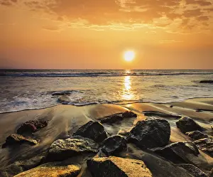 Rocky Cliff Landscape Photo Drucke: Tropical beach vacation background