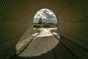 Empty Road Transport Drucke: Through the tunnel