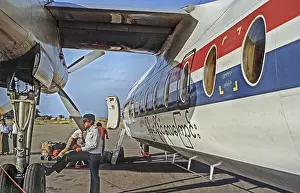Burma Tourist Attraction Drucke: Twin-engine propeller plane, Pagan
