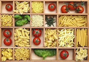 Tomato Nutrition Facts Drucke: Type case with pasta, basil and tomatoes
