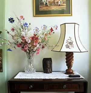 Flowering Plant Arrangement Drucke: Typical English hall