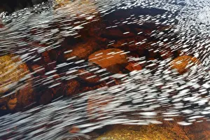 Motion Blur River Photography Drucke: Typical foam structures on the black river water