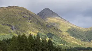Deserted Valley In Scotland Drucke: Typical landscape on the River Etive