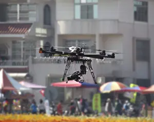 Unmanned Aerial Vehicles Drucke: A UAV or drone with a digital camera mounted on it