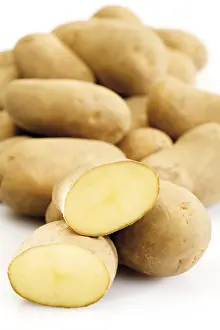 Indoor Food Photography Drucke: Uncooked potatoes