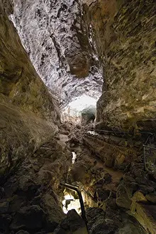 Spanish Volcanic Landscapes Drucke: Underground cave formed by lava flow