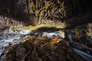 Igneous Rock Landscapes Drucke: Underground cave formed by lava flow