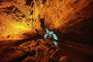Igneous Rock Landscapes Drucke: Underground cave formed by lava flow