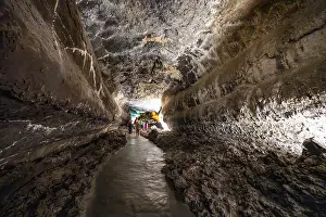 Igneous Rock Landscapes Drucke: Underground cave formed by lava flow