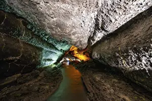 Igneous Rock Landscapes Drucke: Underground cave formed by lava flow