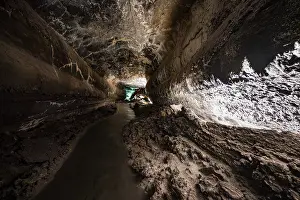 Igneous Rock Landscapes Drucke: Underground cave formed by lava flow