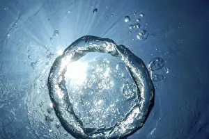 Deserted Underwater Scene Drucke: Underwater Bubble Ring Ascends towards the Sun