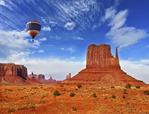 Unique Rock Formations Drucke: Unique cliffs of red sandstone mitts