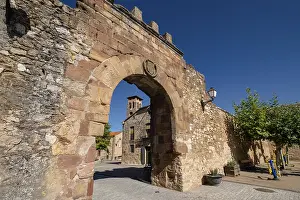 Fortification Architecture Europe Drucke: Upper arch - eastern gate, Medieval walled complex