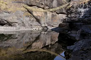 Gerahmter Druck : Letzte nutzbare Inka-Schwingerbrücke. Gerahmter Druck : Letzte nutzbare Inka-Schwingerbrücke.