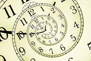 Mechanical Clock Details Drucke: Detail of a used mechanical clock with hypnotic quadrant