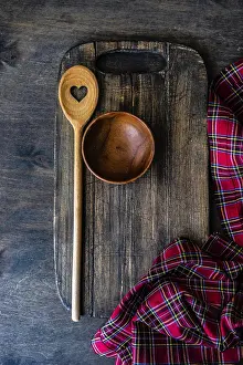 No People In The Kitchen Drucke: Useful kitchen cooking stuff on rustic table