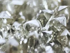 Gemstone Further Processing Drucke: Many valuable diamonds, some rough