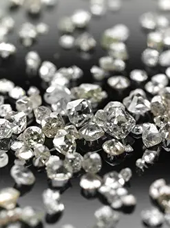 Diamond Production Drucke: Many valuable diamonds, some rough