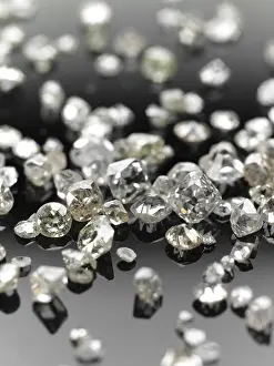 Diamond Production Drucke: Many valuable diamonds, some rough