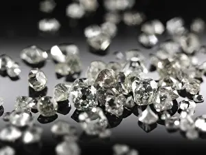 Precious Gemstone Drucke: Many valuable diamonds, some rough