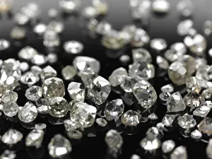 Diamond Production Drucke: Many valuable diamonds, some rough