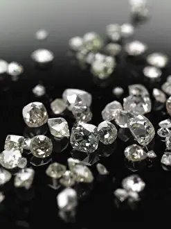 Valuable Diamonds For Sale Drucke: Many valuable diamonds, some rough